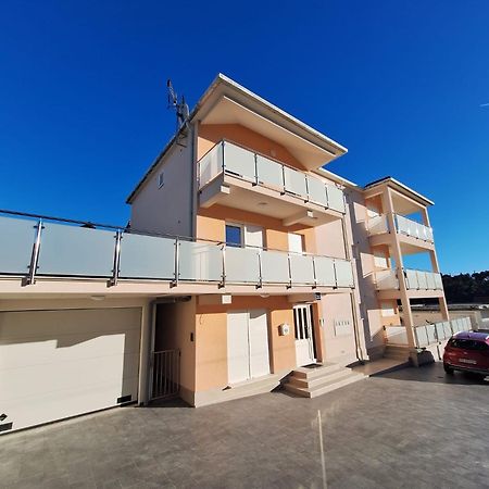 Valjan Apartmani Trogir Exterior foto